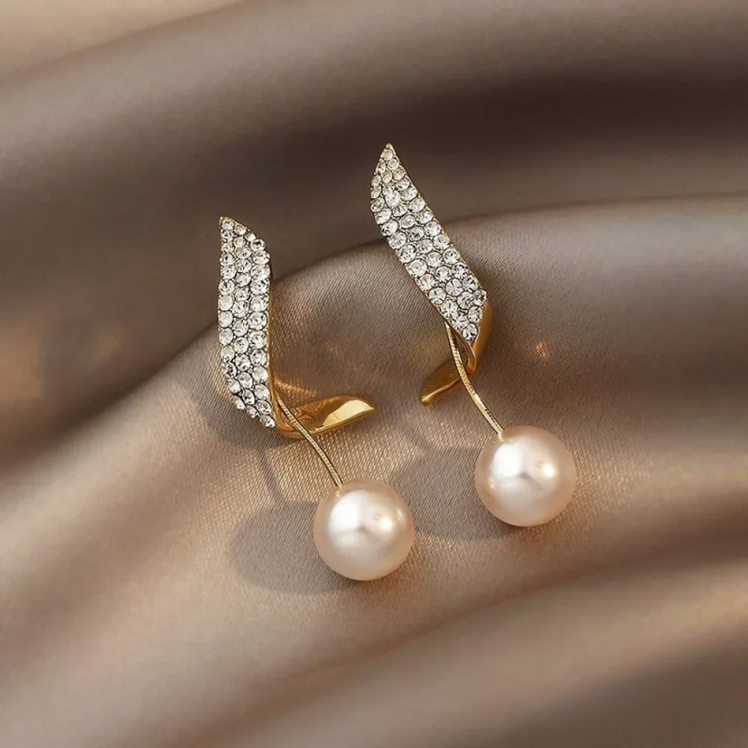 Élégantes boucles d'oreilles en or ornées de perles