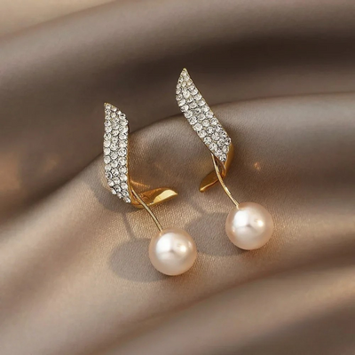 Élégantes boucles d'oreilles en or ornées de perles