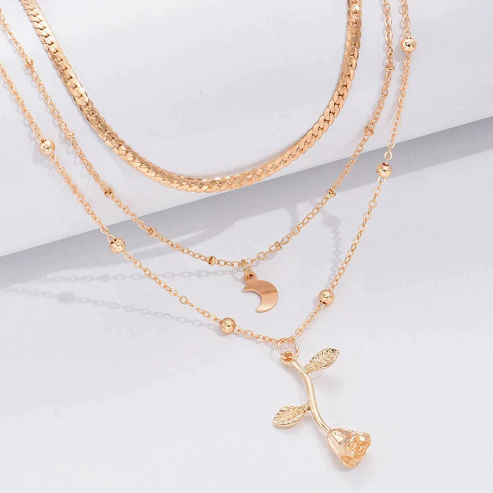 Collier Pendentif en Or avec Rose et Lune