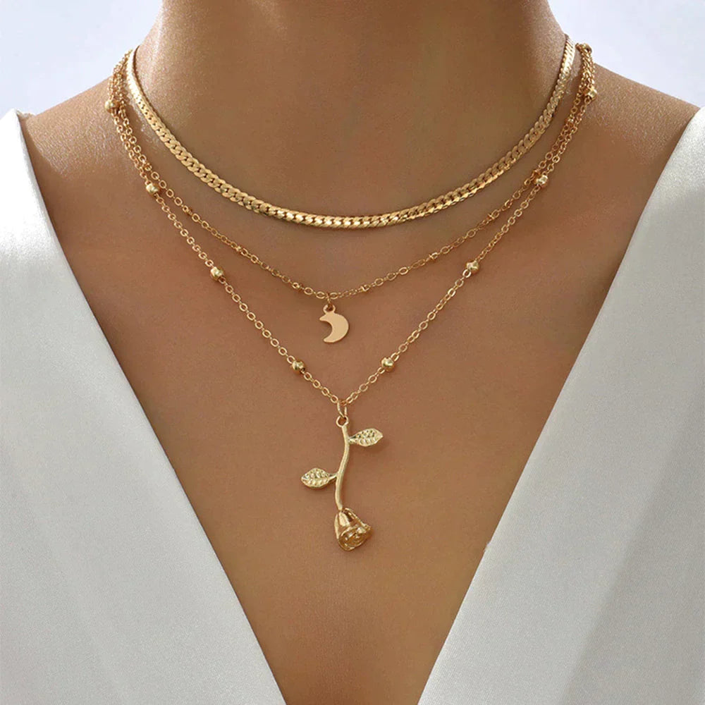 Collier Pendentif en Or avec Rose et Lune