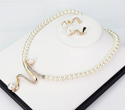 Ensemble de Collier en Perles Naturelles et Boucles d'Oreilles