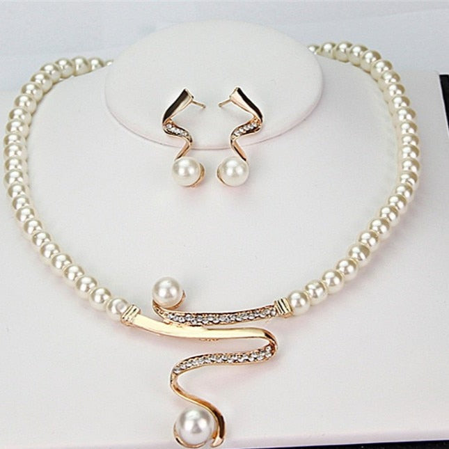 Ensemble de Collier en Perles Naturelles et Boucles d'Oreilles