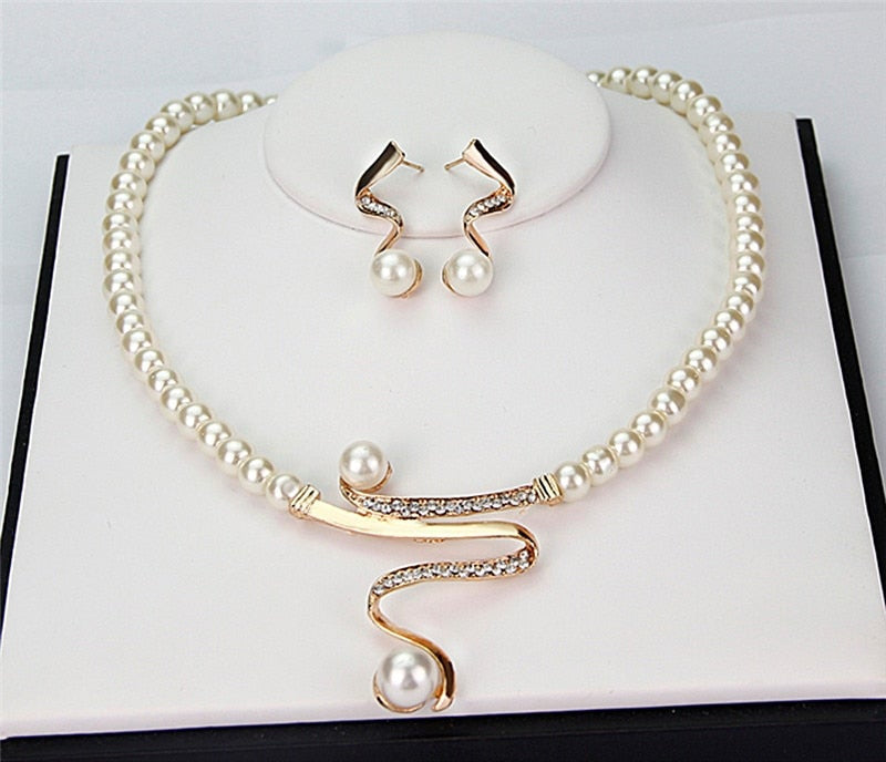 Ensemble de Collier en Perles Naturelles et Boucles d'Oreilles