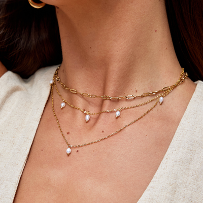Collier superposé avec goutte de perle Kay