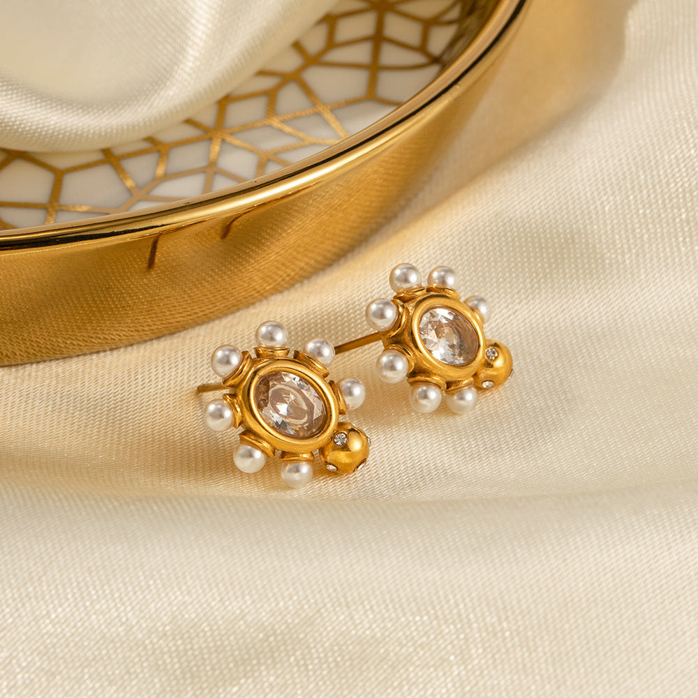 Élégantes boucles d'oreilles en or ornées de perles