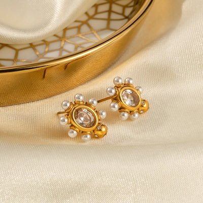 Élégantes boucles d'oreilles en or ornées de perles