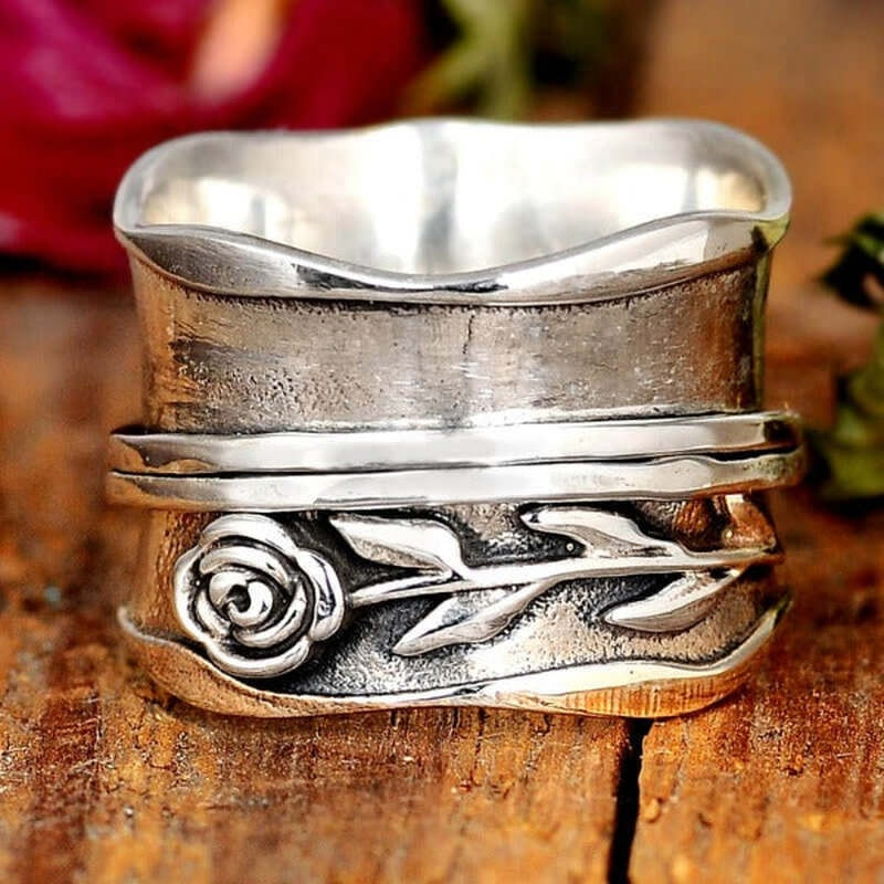 Anneau Vintage en Argent avec Motif Floral