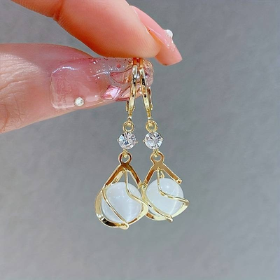 Pendantes d'oreilles en opale au style rétro