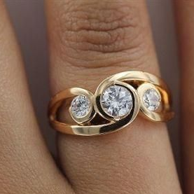 Bague Vintage Exclusive en Or avec Spirale en Zircon